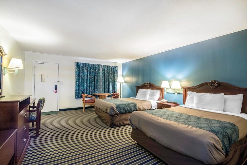 Econo Lodge Brattleboro South photo 34
