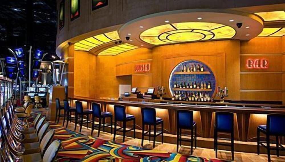 Hollywood Casino & Hotel photo 9