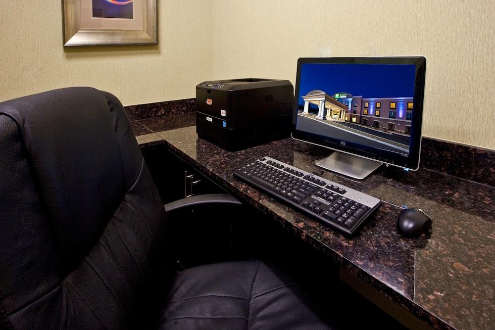 Holiday Inn Express & Suites Perry by IHG photo 41