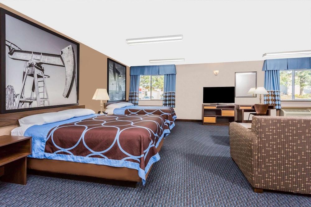 Super 8 by Wyndham El Dorado photo 7