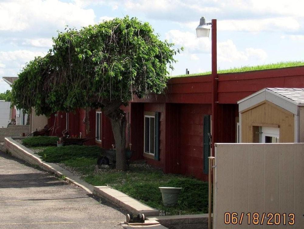 Earth Inn Motel photo 1