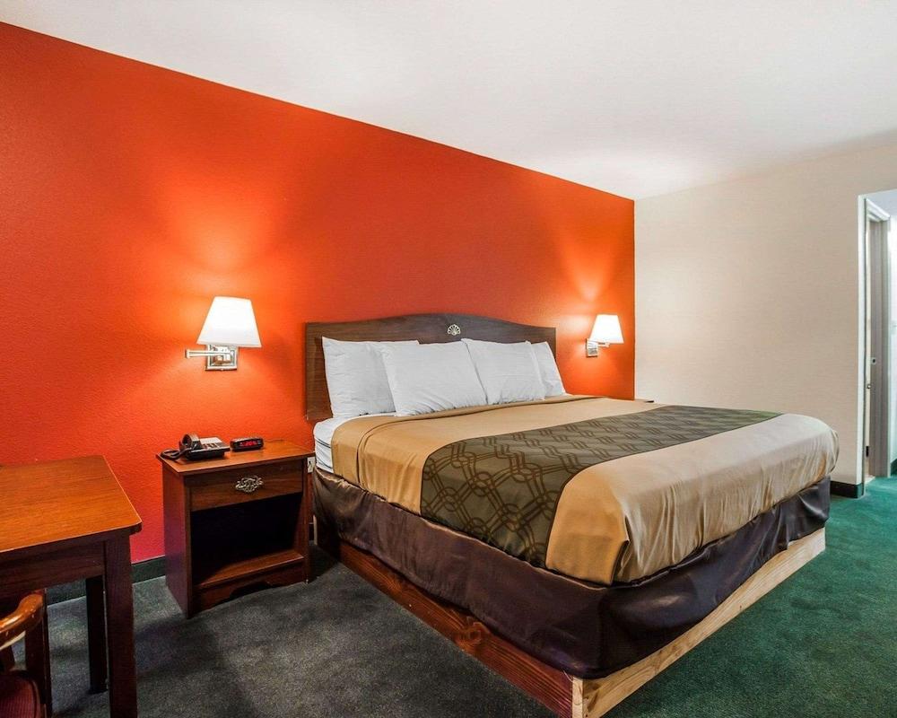 Econo Lodge Jefferson City photo 10
