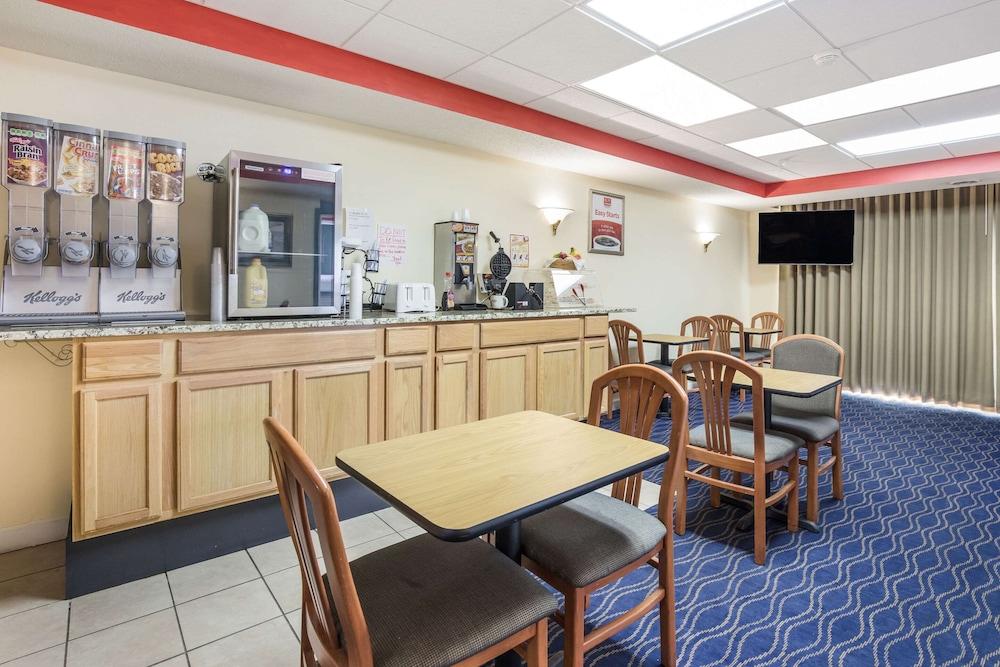 Econo Lodge Morristown West photo 20