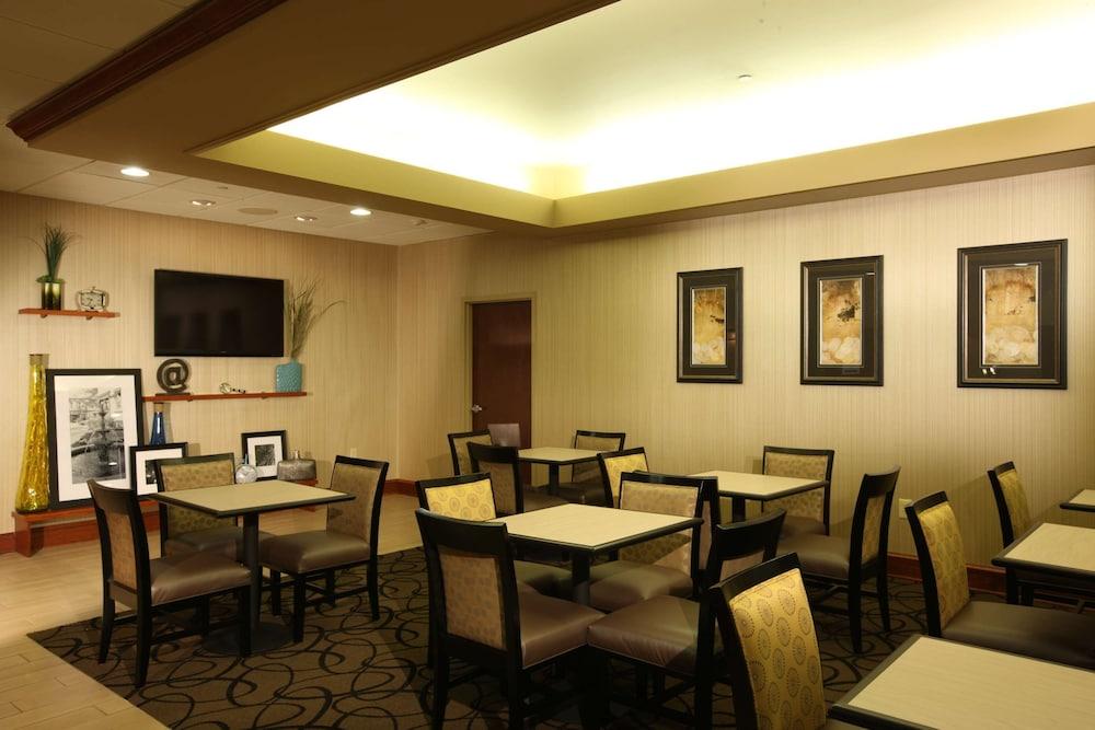 Hampton Inn Woodbridge photo 7