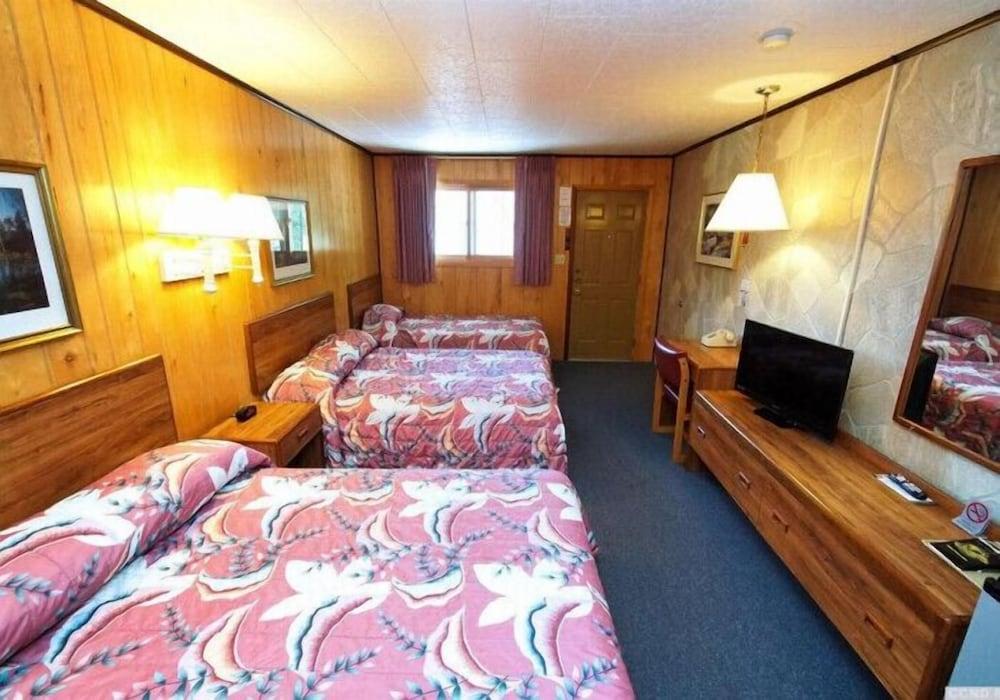 Red Ranch Motel photo 79