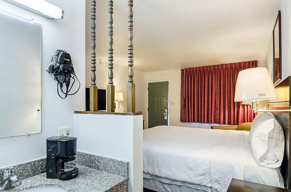 Rodeway Inn Liberal photo 9