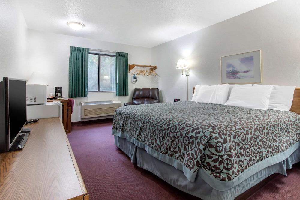 Econo Lodge Oacoma - Chamberlain West photo 66