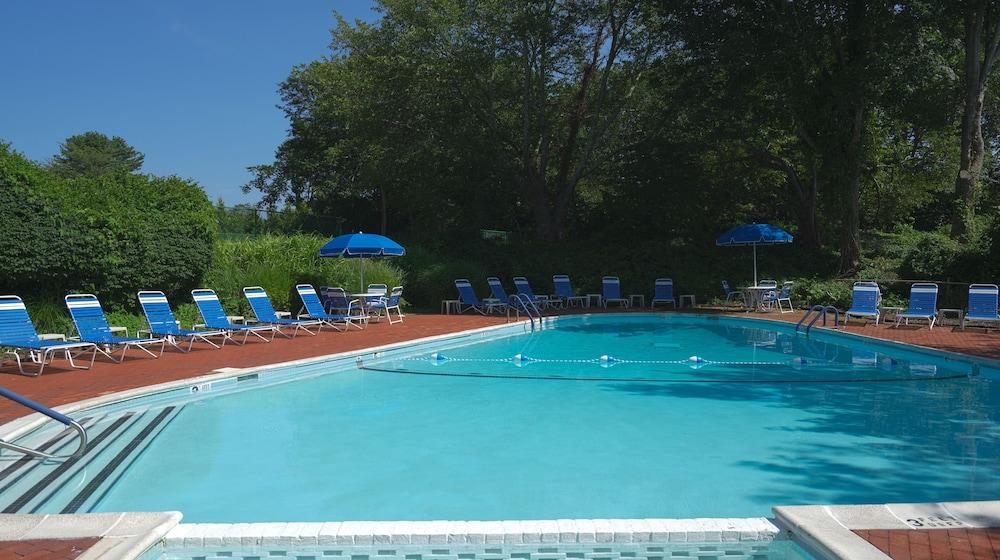 East Hampton House Resort photo 2