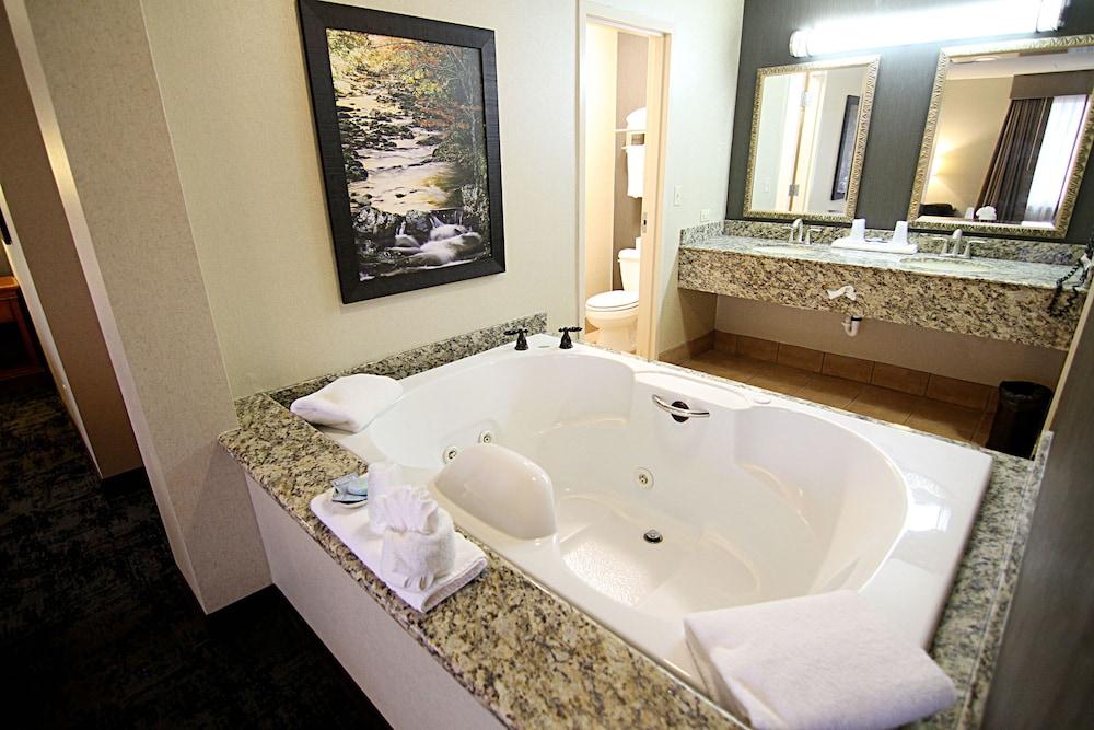 C'mon Inn Hotel & Suites photo 17