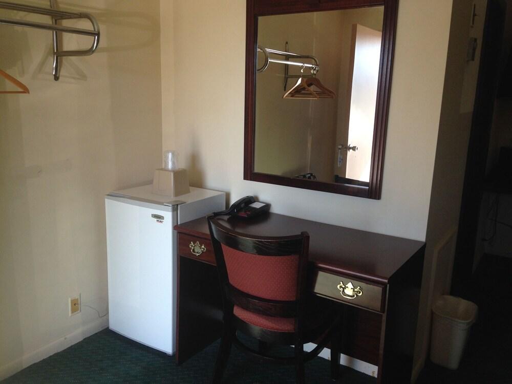 Gas Lite Motel photo 44