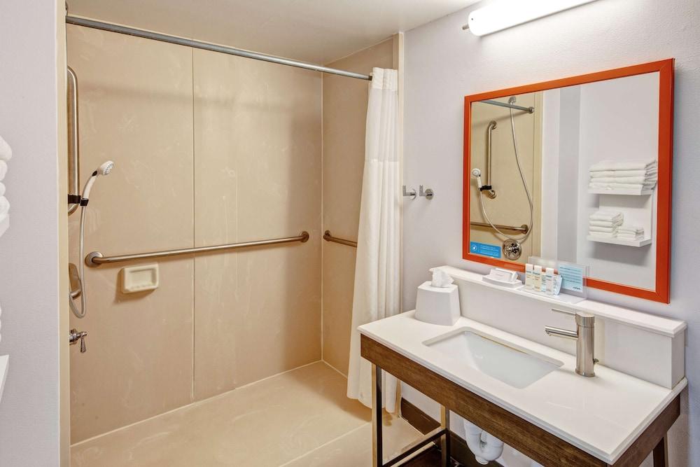 Hampton Inn Latrobe photo 29