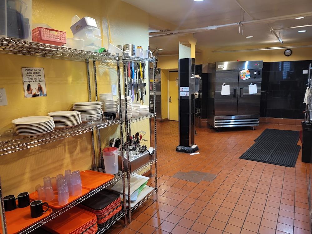 Ansonia Hotel - Hostel photo 3