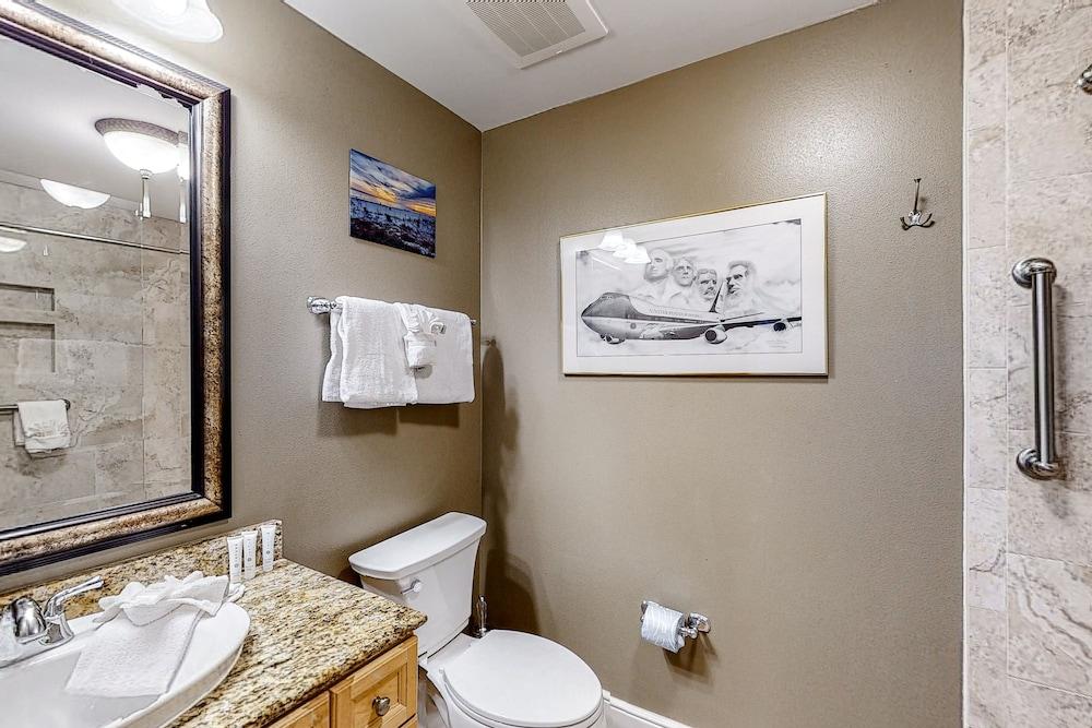 Azure Condominiums photo 37