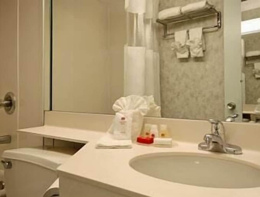 Ramada by Wyndham Parsippany photo 14