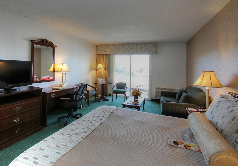 Clarion Hotel Philadelphia International Airport photo 13