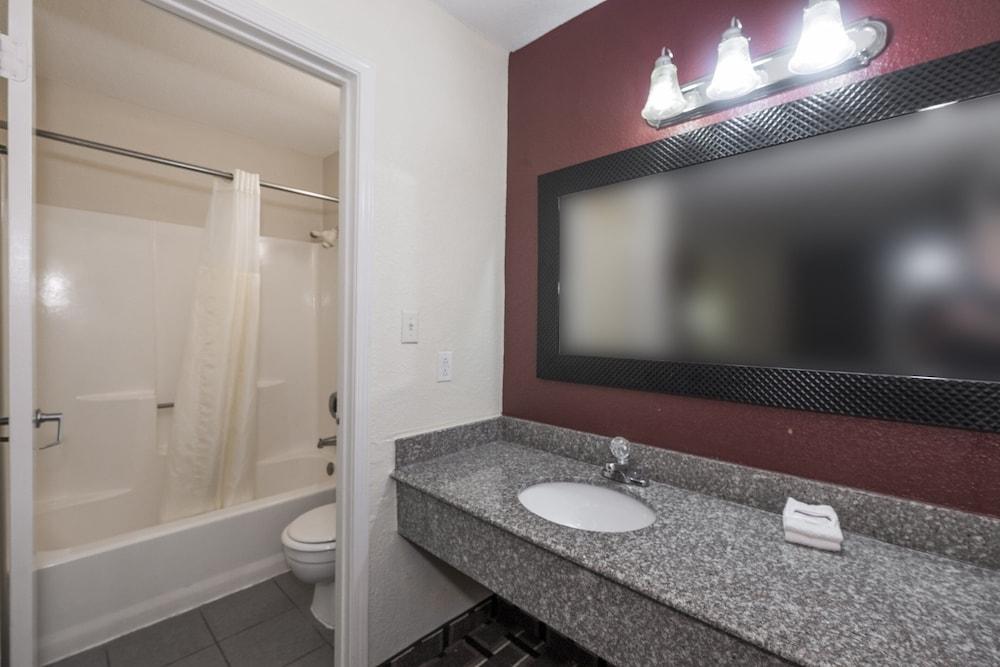 Red Roof Inn Mobile - Midtown photo 23