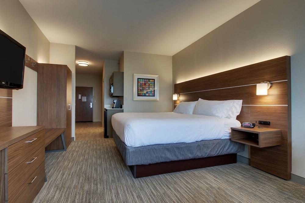 Holiday Inn Express Hotel & Suites Vernon College Area by IHG photo 3
