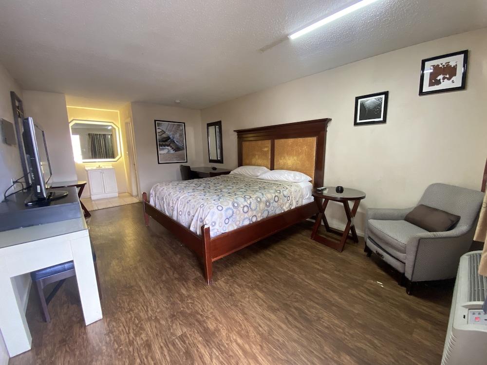 Great Western Inn & Suites - Saginaw photo 2