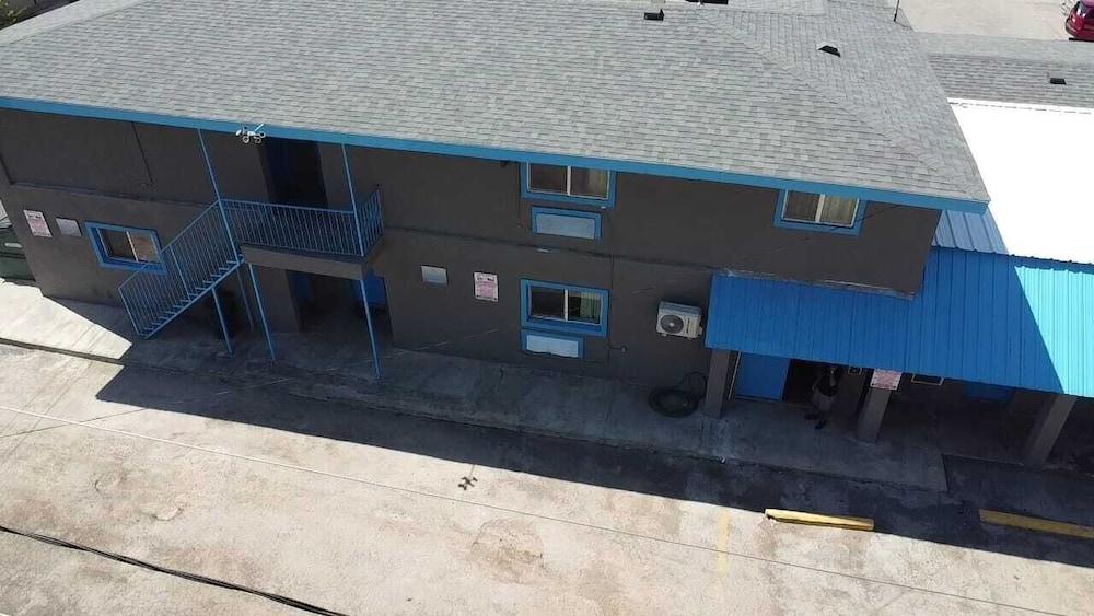 Hillcrest Motel photo 28