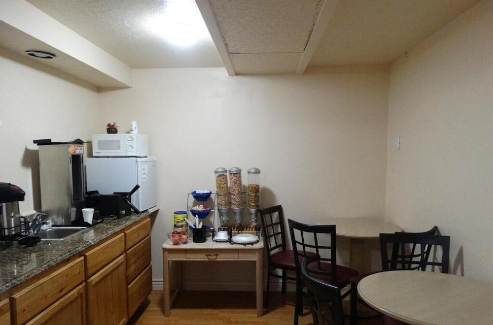 Budget Motel photo 25