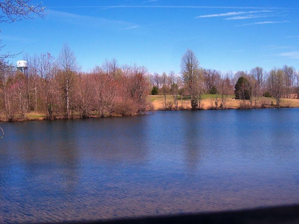 The Smokehouse Lodge and Cabins photo 76