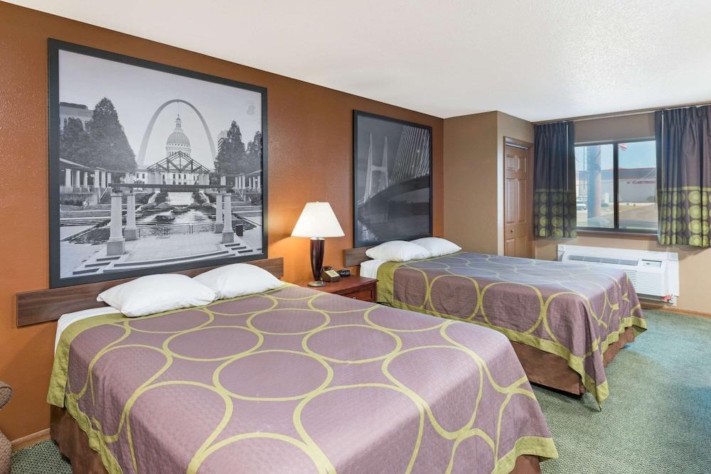 Super 8 by Wyndham Poplar Bluff Missouri photo 10