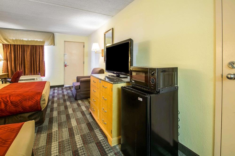SureStay by Best Western Jacksonville Airport photo 24