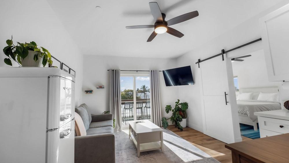Rise Suites Oceanside photo 27