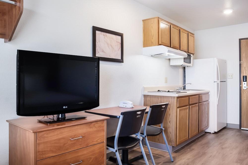 WoodSpring Suites Denton photo 23