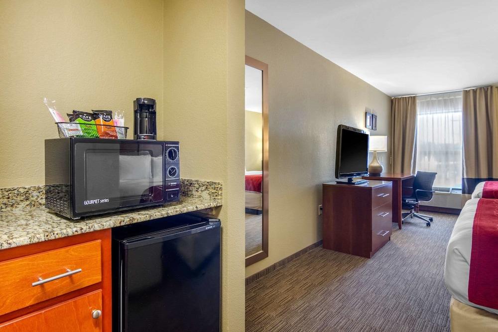 Comfort Inn & Suites LaGrange East photo 2