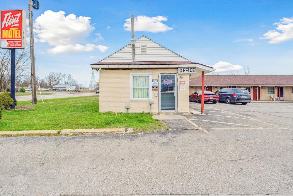 Flint Motel by OYO MI Near I-475 photo 36