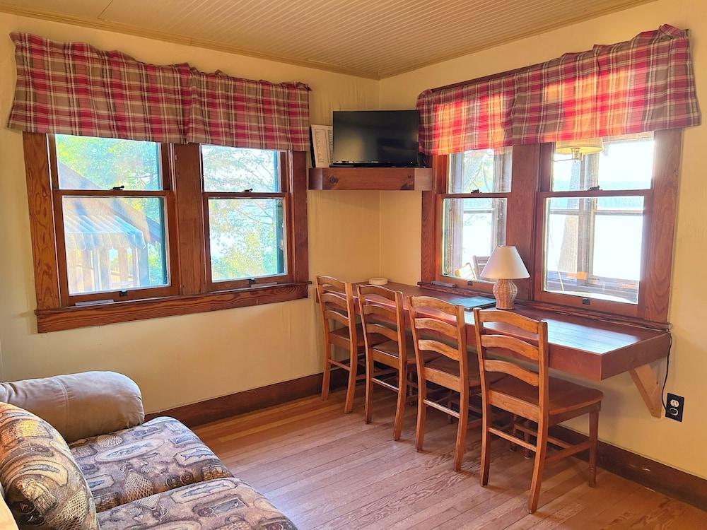 Paddler's Rest Lakeside Cabins and Hotel photo 10