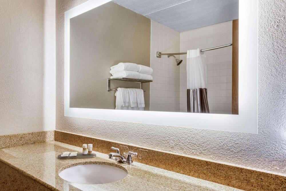 La Quinta Inn by Wyndham Binghamton - Johnson City photo 18