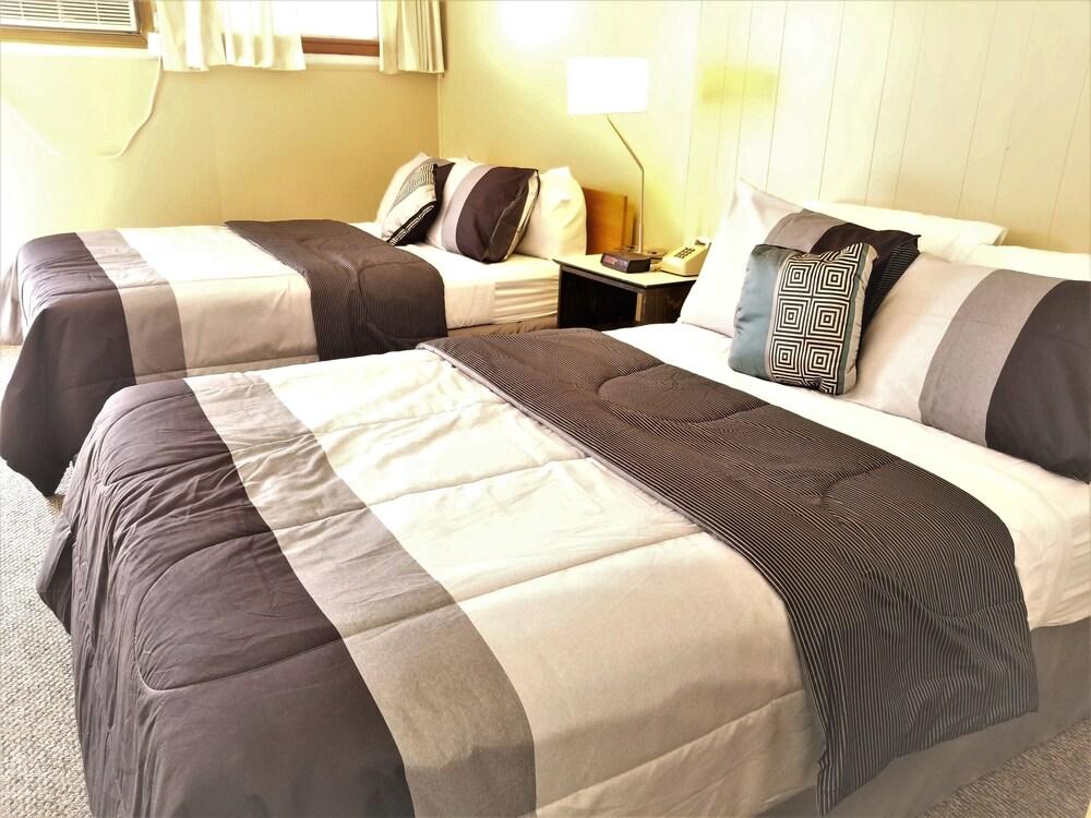 Duffer Motel photo 80