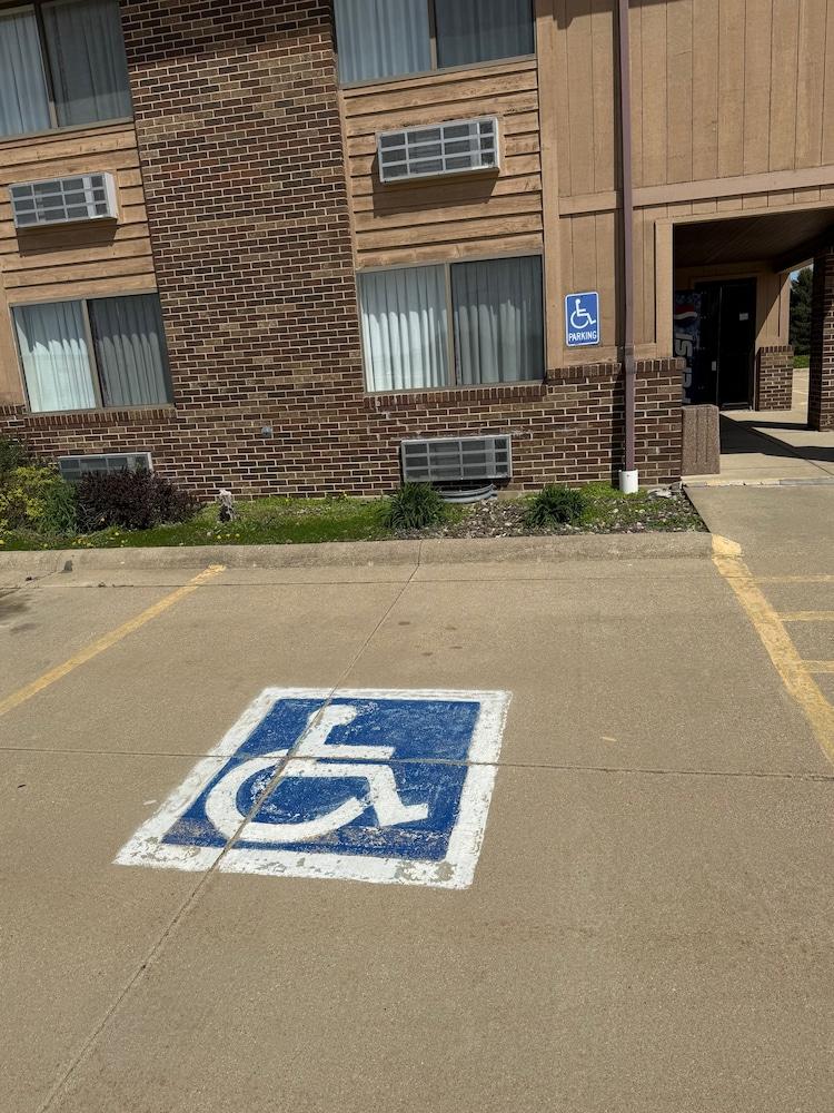 Budget Inn and Suites photo 8