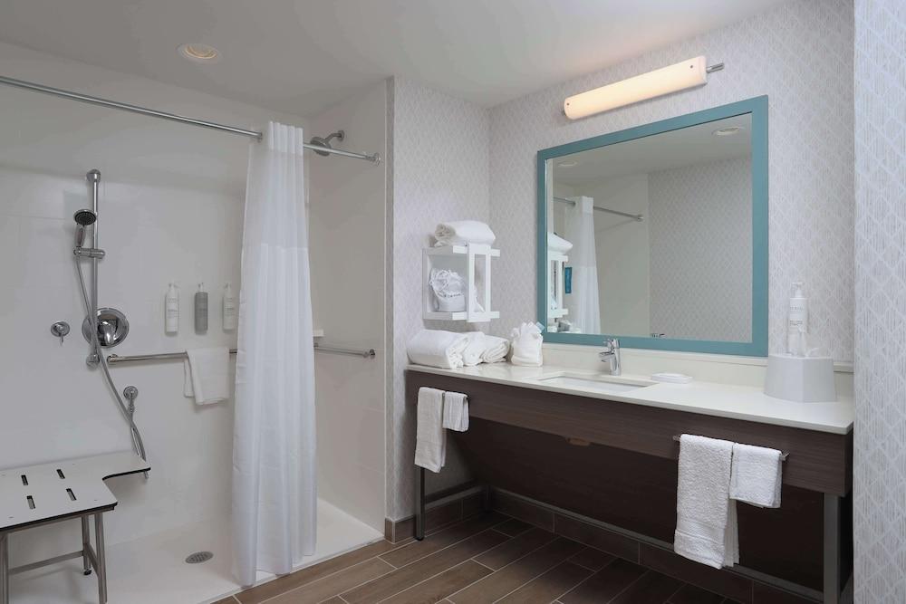 Hampton Inn & Suites Manistee Waterfront photo 23