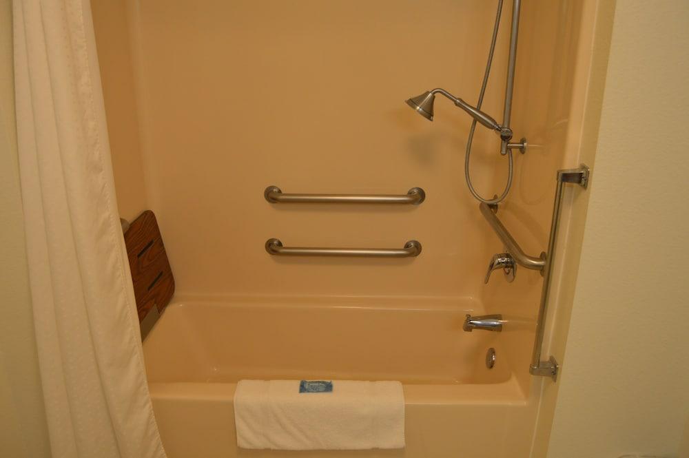 Holiday Inn Express & Suites Winner by IHG photo 21