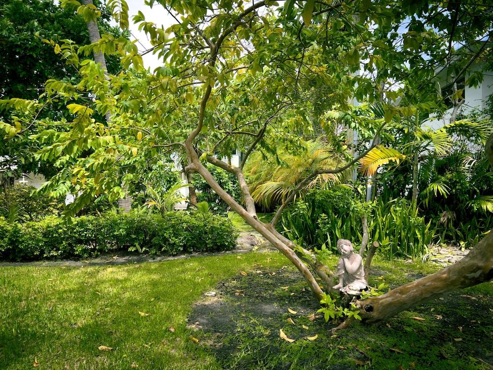 Beach Gardens A North Beach Village Resort Hotel photo 11
