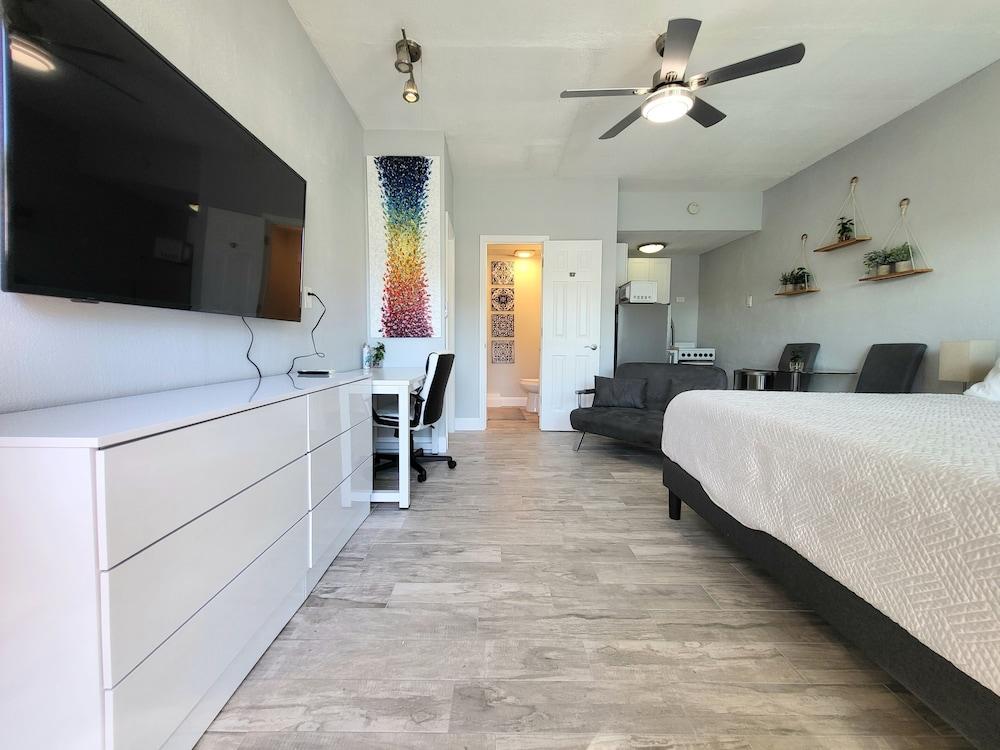 Barefoot Mailman Inn & Suites photo 11