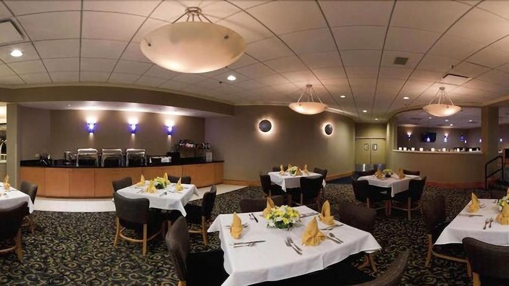 Crowne Plaza Virginia Beach Town Center by IHG photo 40