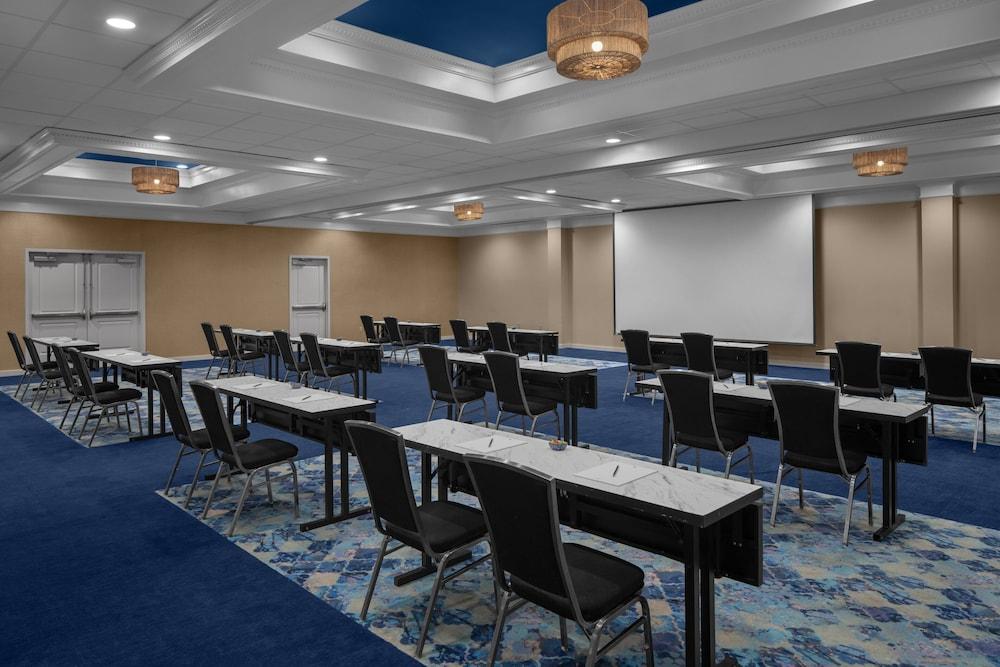 Hotel Indigo Mount Pleasant by IHG photo 84