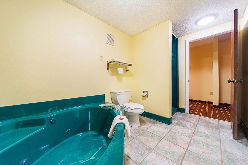 Days Inn by Wyndham Atmore photo 17