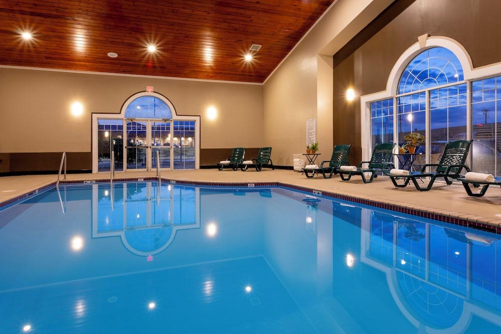 GrandStay Hotel & Suites - Waunakee photo 11