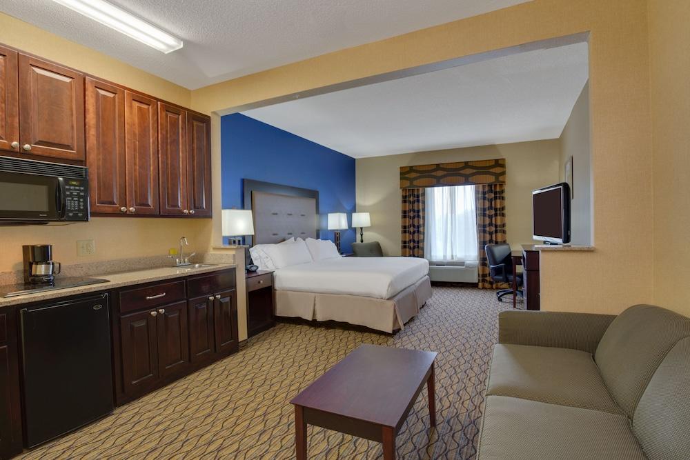 Holiday Inn Express Tower Center by IHG photo 6