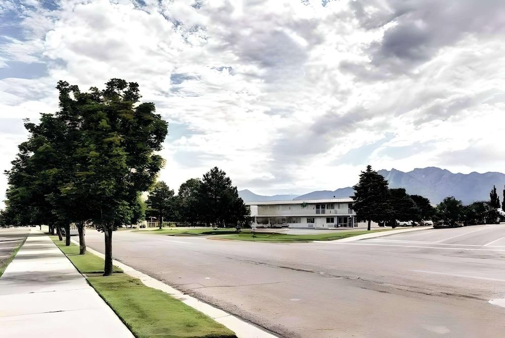 Econo Lodge Midvale photo 9