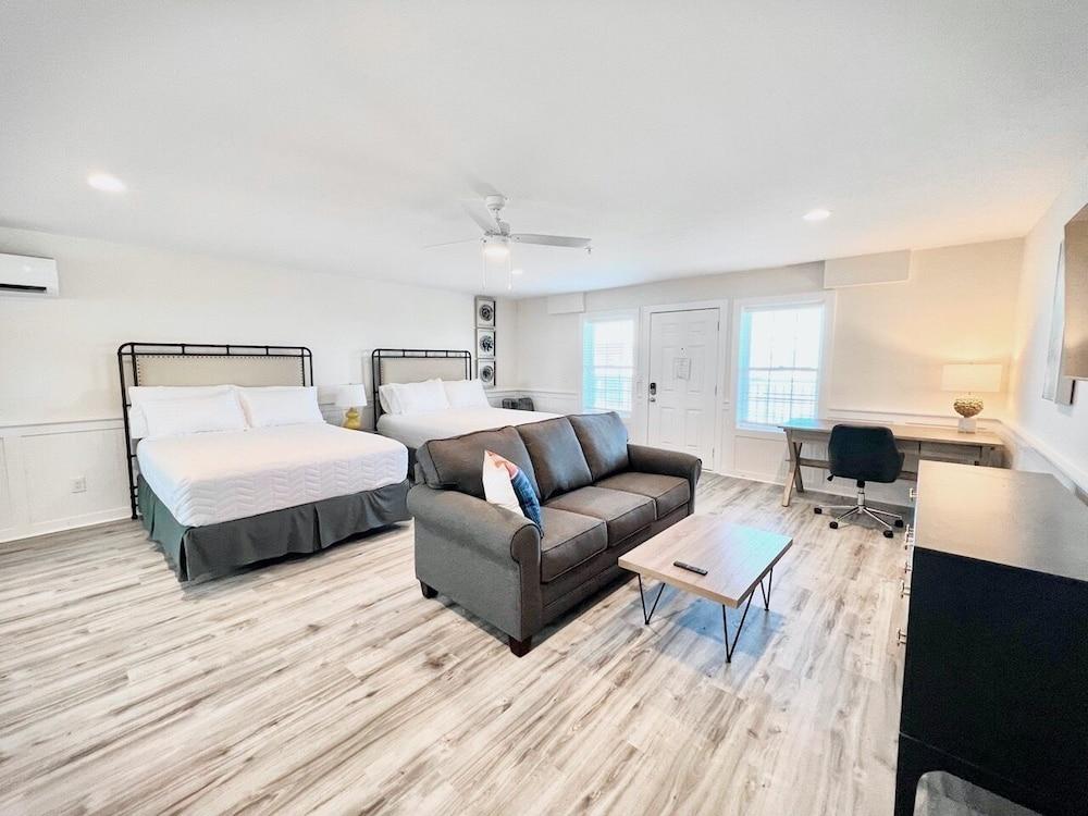 Saltwater Suites photo 18