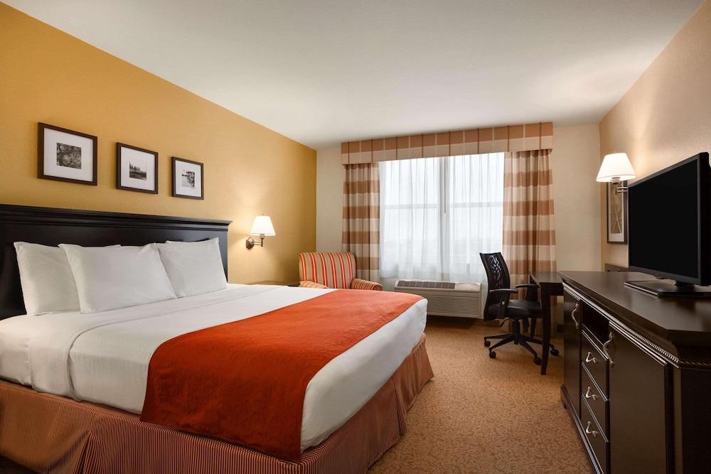 Country Inn & Suites by Radisson, Dundee, MI photo 9