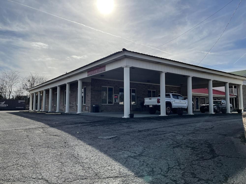COVERED BRIDGE INN & SUITES photo 12