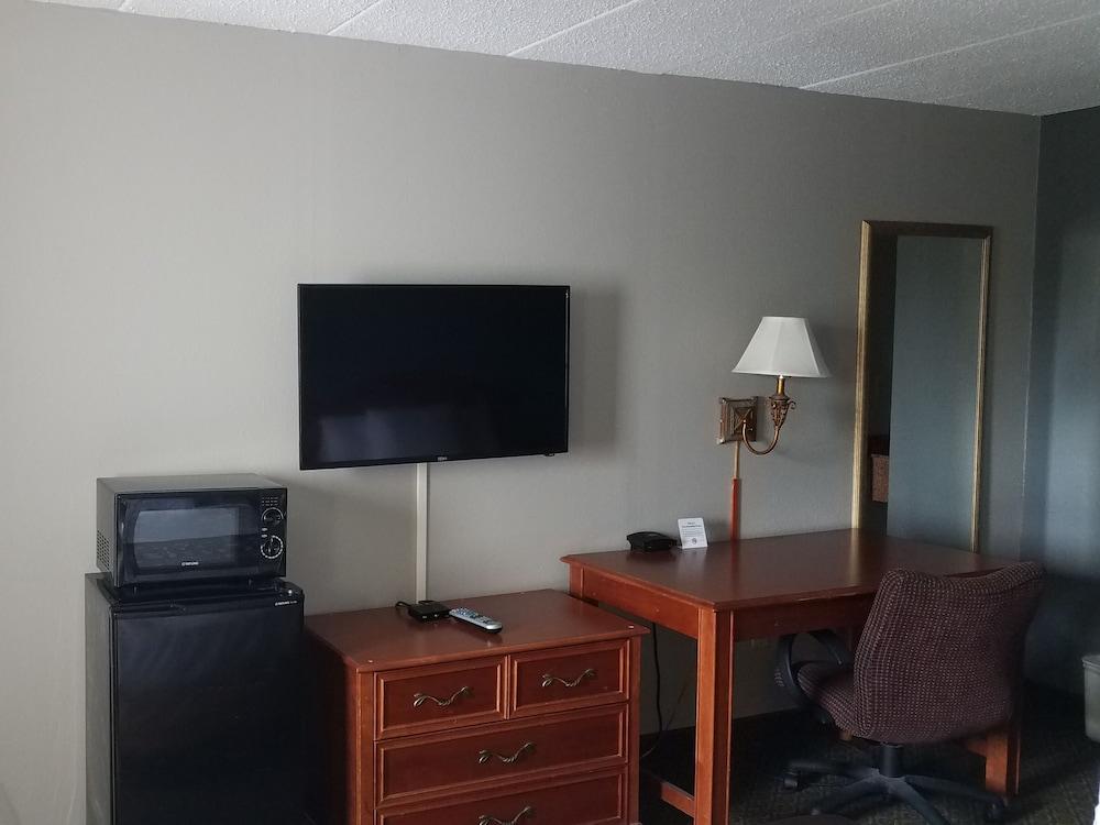 Americas Best Value Inn St. Louis Downtown photo 10