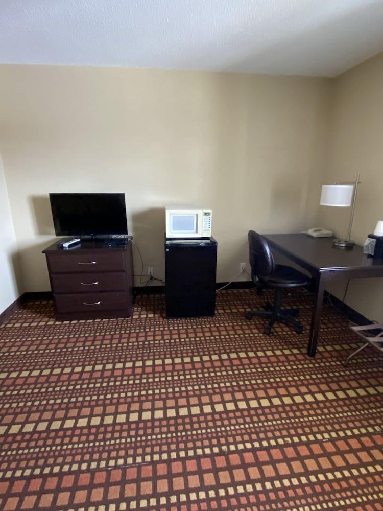 Relax Inn and Suite by Capital O I 80 photo 10